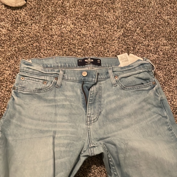 Men’s like new hollister jeans, he just doesn’t wear them - Picture 2 of 3